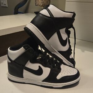 Nike Black and White, Panda Dunks. Womans Sz 9.